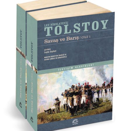 Napolyon’un 1812’de Rusya’yı işgalini ve bu savaşın, özellikle aristokrat çevrelerde yarattığı altüst oluşu, son derece gerçekçi sahnelerle, ayrıntılı ve derinlikli analizlerle yansıtan bir başyapıt. Avrupa’daki monarşileri birbiri ardına bozguna uğratarak ilerleyen Napolyon orduları Moskova’ya doğru ilerlemektedir. Rus aristokratları, bu ürkütücü savaş makinesi karşısında bir yandan muharebeye hazırlanmakta, bir yandan da kişisel dertleriyle boğuşmaktadır. Rusya’nın 19. yüzyılın ilk yarısında panoramik bir fotoğrafını çeken Savaş ve Barış, soylu sınıfına dair yakın gözlemlerin yanı sıra köy ve kasabalarda yaşanan çiftlik hayatını da ustalıkla yansıtıyor.